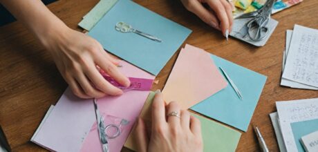 Como fazer blocos de notas colados com sobras de papel